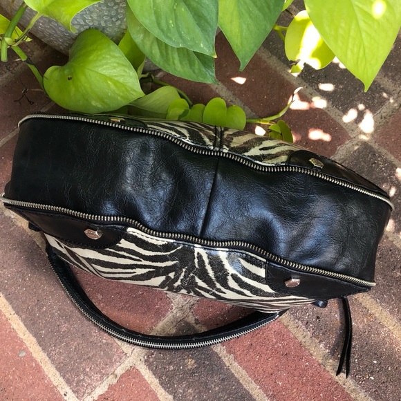 Gianni Bini Zebra Hobo ‘Maya’ Bag - Picture 4 of 14
